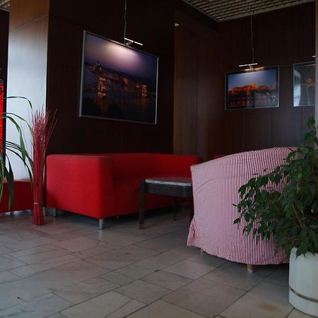 Young Center Budapest Extérieur photo