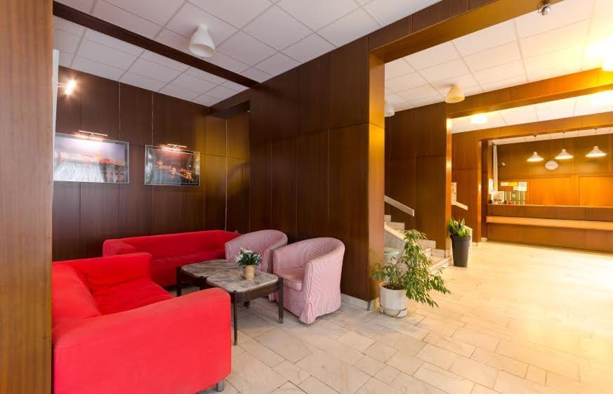 Young Center Budapest Extérieur photo