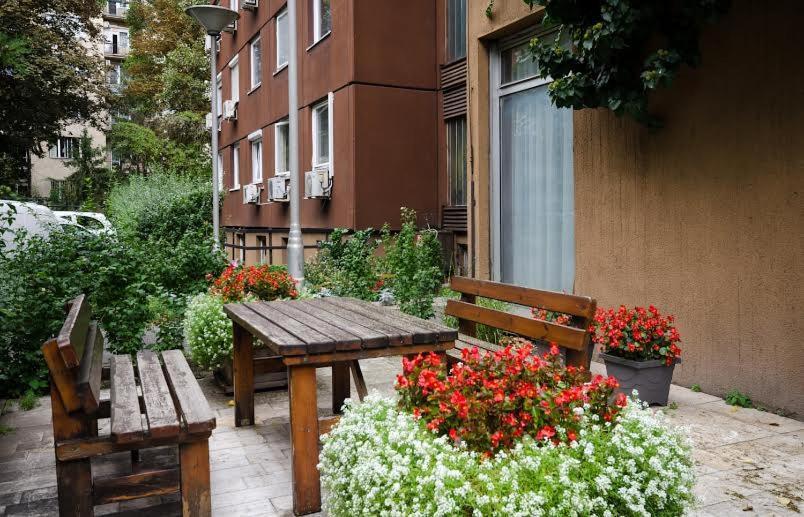 Young Center Budapest Extérieur photo