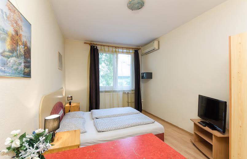 Young Center Budapest Extérieur photo